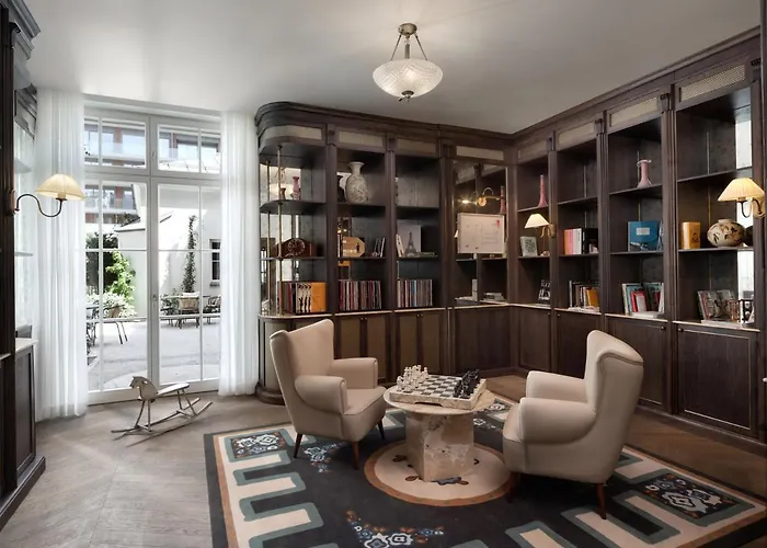 Stradom House, Autograph Collection