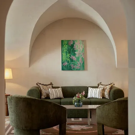 Stradom House, Autograph Collection