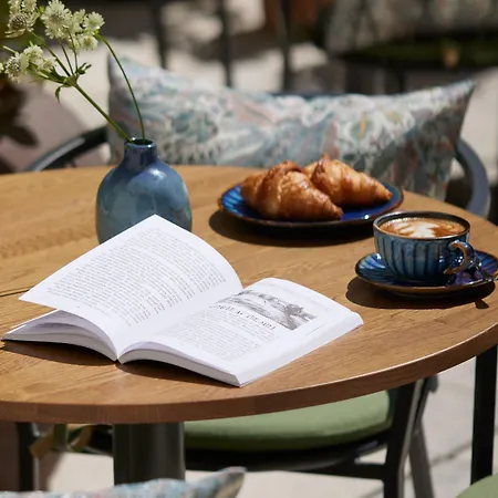 Stradom House, Autograph Collection