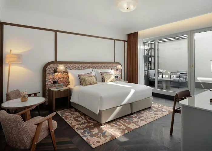 Stradom House, Autograph Collection 5*