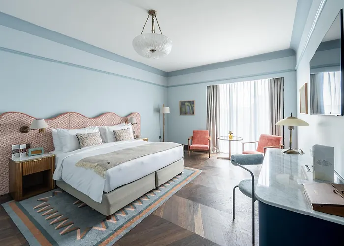 Stradom House, Autograph Collection