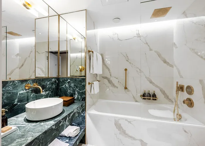 Stradom House, Autograph Collection