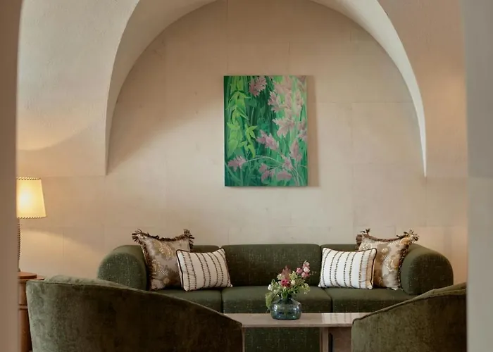 Stradom House, Autograph Collection